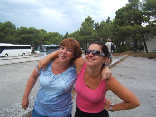 201205021648360.olga_s_irenkou_tisakovou_pred_odchodom_domov_z_basko_polje_2011